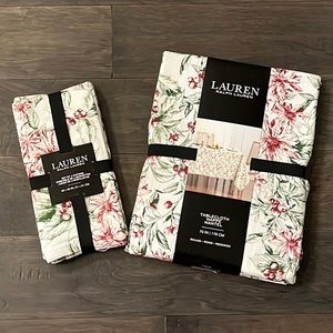 Ralph Lauren Holiday Christmas Holly Tablecloth Round 70” Seats 4-6 + 4 Napkins